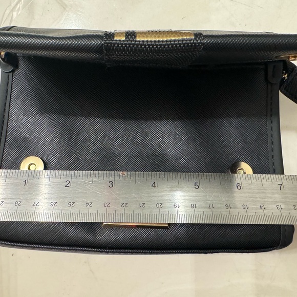 Versace Make Up/On the go bag. - Picture 7 of 9